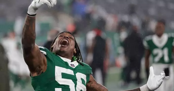 Quincy Williams arrives in Joker makeup for Jets' Gotham City game against Dolphins