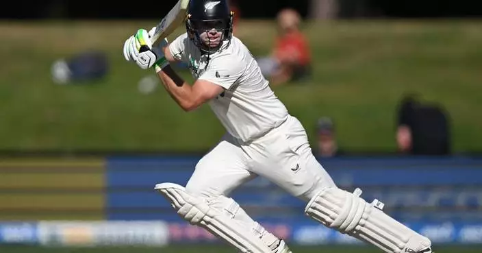 New Zealand is 83-0 at lunch on the 1st day of the 3rd cricket test against the West Indies