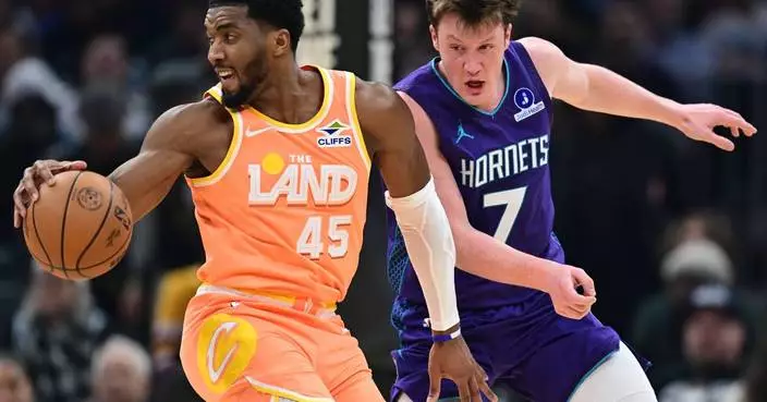 Mitchell scores 30 points as the Cavaliers beat the Hornets 139-132 to end a 3-game losing streak