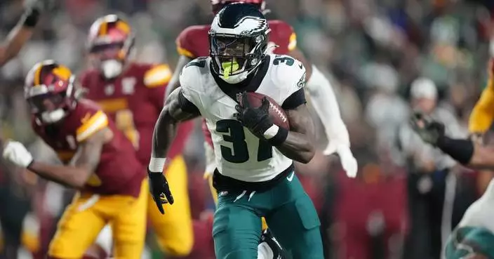 Jalen Hurts and the Eagles win their second NFC East title in a row by beating the Commanders