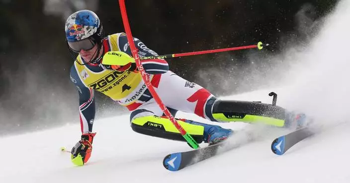 First Noël. Olympic slalom champion Clément leads first run of World Cup race