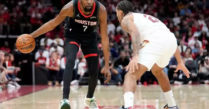 Kevin Durant scores 30 points to lead the Rockets to a dominant win over the Cavaliers
