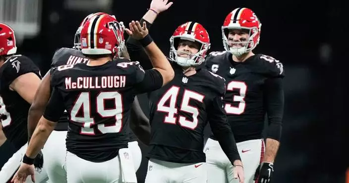 Robinson runs for 195 yards as Falcons recover to upset Rams 27-24 on 51-yard field goal by Gonzalez