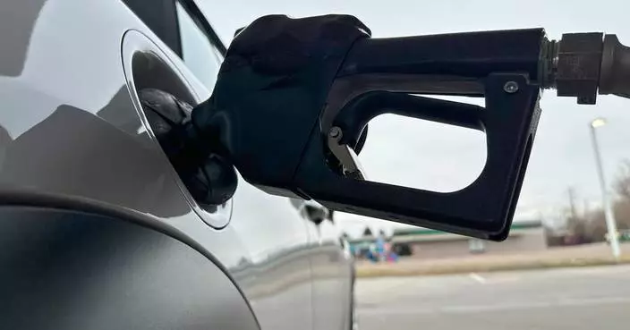 US drivers are seeing lower gas prices this holiday season