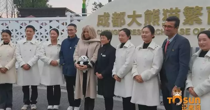 French first lady meets her &#8220;old friend&#8221; in China
