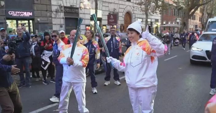 CMG Spring Festival Gala director takes part in Winter Olympics torch relay in Rome