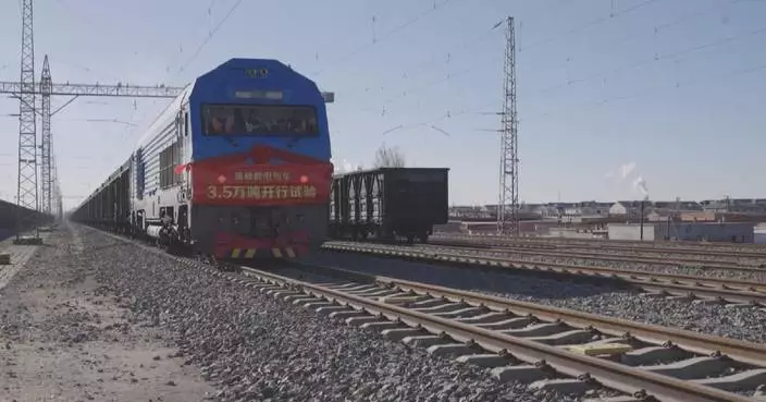China tests world&#8217;s first 35,000-ton multi-unit hook-free train