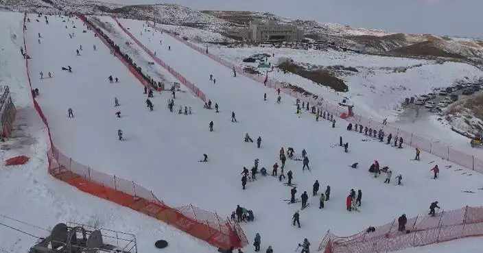 Ski resort in northwest China&#8217;s Xinjiang receives influx of skiers