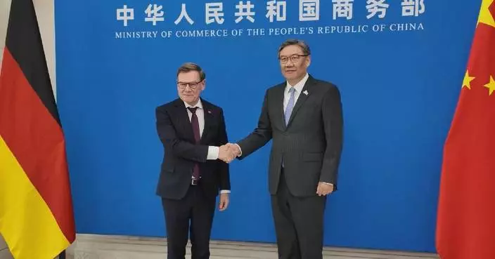 China’s commerce minister meets with German FM, calling for deepening cooperation