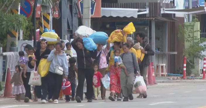Closure of Poipet border crossing leaves many stranded amid clashes