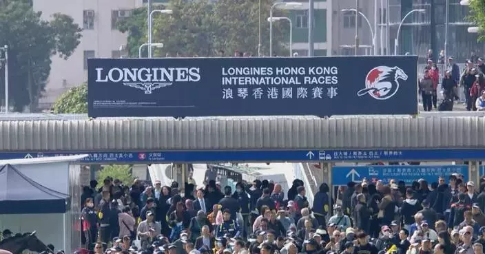 Hong Kong int’l horse races draw record visitors to racecourse
