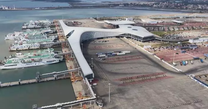 Key strait between Hainan, mainland handles increasing passenger, cargo volume as Hainan further opens up