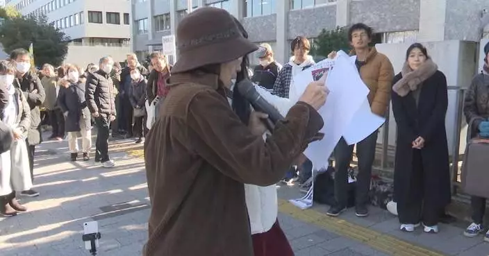 Japanese rally against PM, military buildup