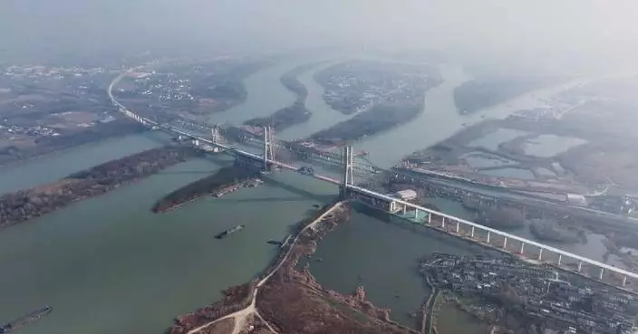 World's longest high-speed railway bridge under construction in east China sees new progress