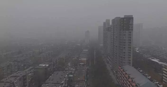 Foggy, icy weather forces road closure across China