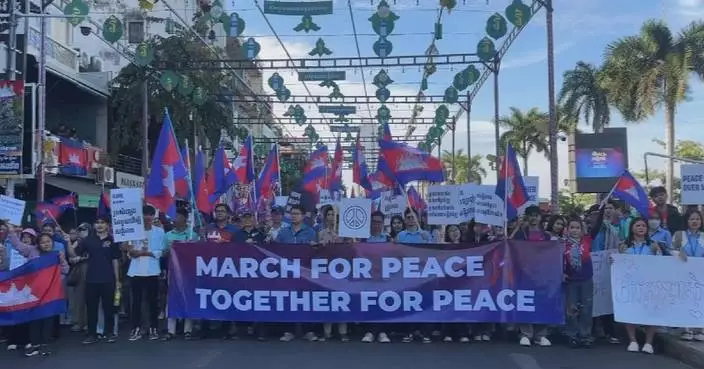Thousands march for peace in Phnom Penh, calling for end to border conflict with Thailand