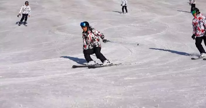 Ice-snow events ignite winter tourism fever in northwest China's Gansu