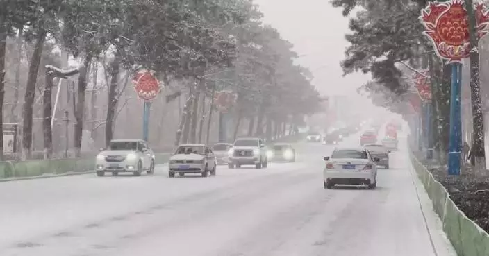 China's northern regions mobilize to ensure safety amid snowfall