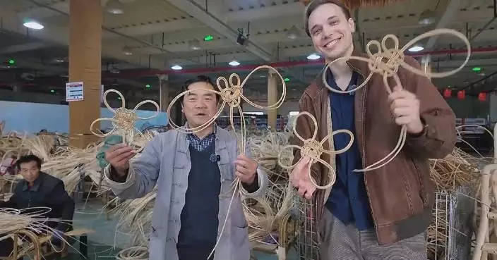 American vlogger weaves cultural bridge with ancient Chinese craft