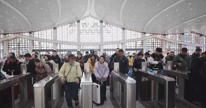 New Year holiday railway travel rush starts across China