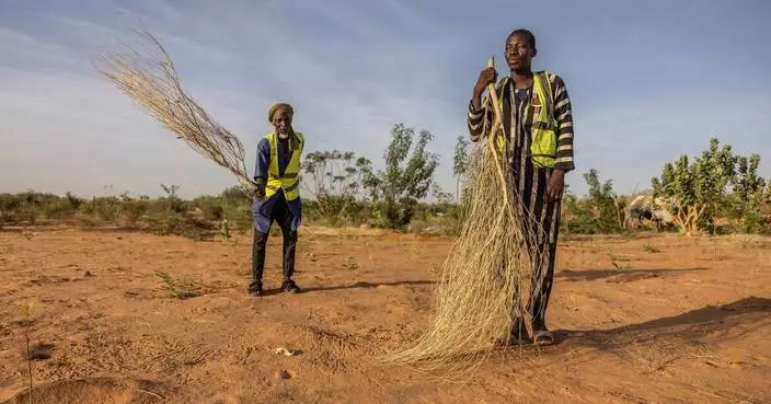 Refugee firefighters in Mauritania battle bushfires to give back to the community that took them in