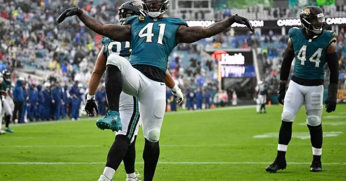 Daniel Jones hurt in Jaguars' 11th consecutive home win against the Colts, 36-19