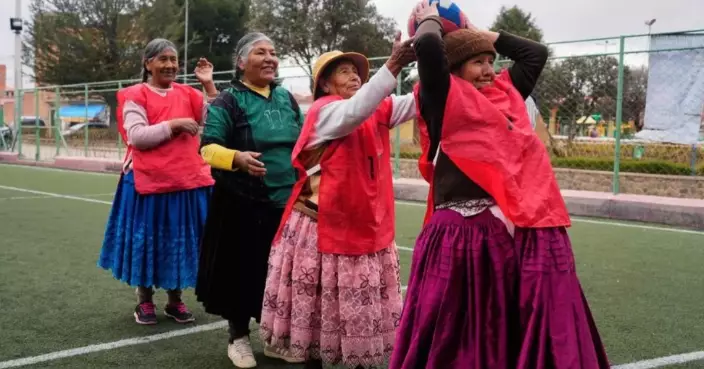 Bolivian Indigenous women carry history and pride in the traditional ‘pollera’ skirt