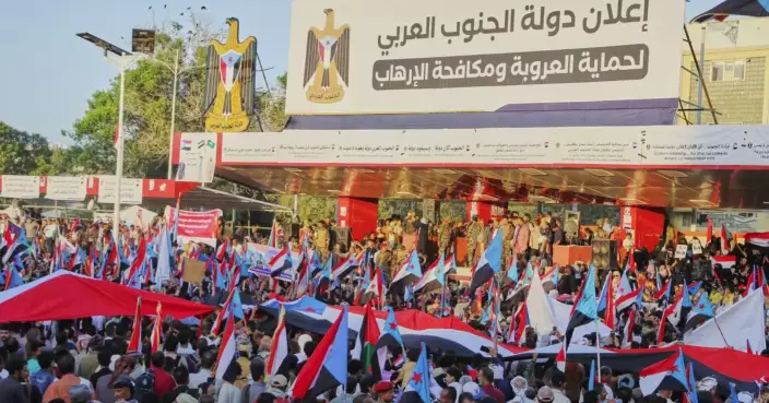 Saudi Arabia urges Yemen's separatists to leave 2 governorates as the anti-rebel coalition strains