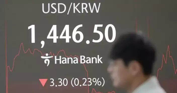 Stocks close slightly lower in quiet post-Christmas trading