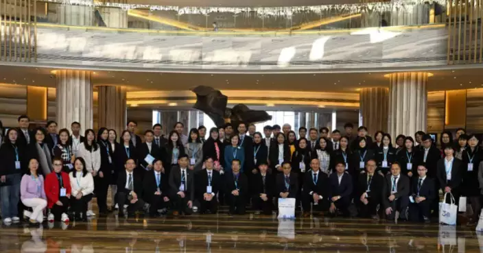 Hong Kong Education Delegation Attends AI-Themed Gala for National Educators in Guangxi