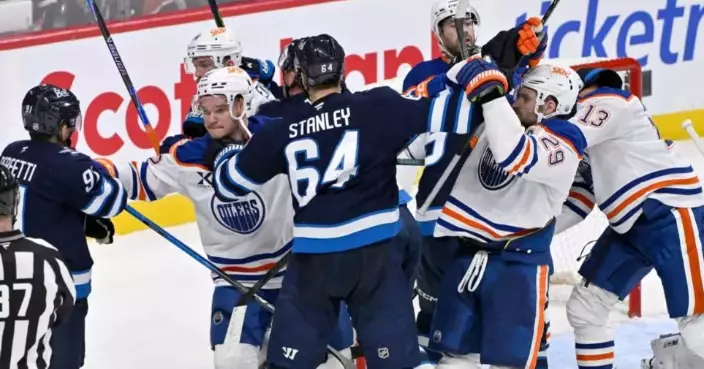 Calvin Pickard makes 41 saves in the Oilers' 3-1 win over the Jets