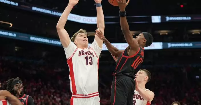 Awaka grabs 15 rebounds as No. 1 Arizona shuts down San Diego State for 68-45 win in Phoenix