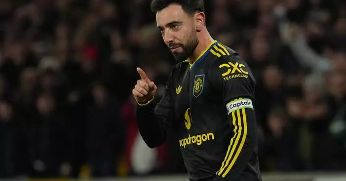 Two-goal Bruno Fernandes leads rampant Manchester United to 4-1 win at hapless Wolves