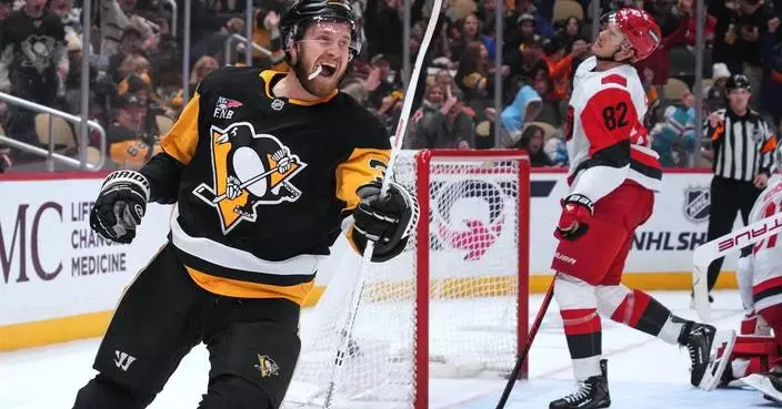 Mantha scores 2 goals to help the Penguins beat the Hurricanes 5-1