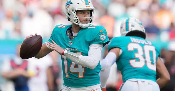 Ewers throws 2 TDs as Dolphins beat Bucs 20-17 to force pivotal Week 18 NFC South matchup