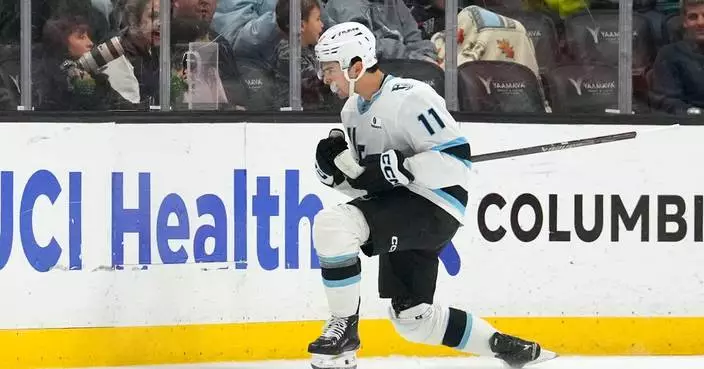 Lundell scores late, Panthers top Mammoth 4-3 for third consecutive win