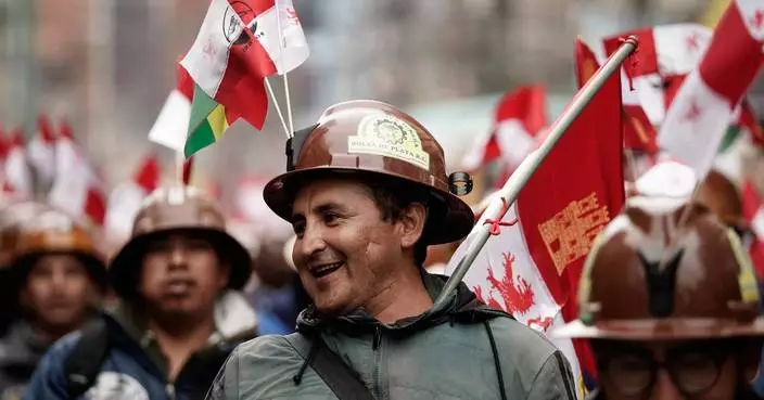 Workers organized by a key union rally in Bolivia against scrapping fuel subsidies