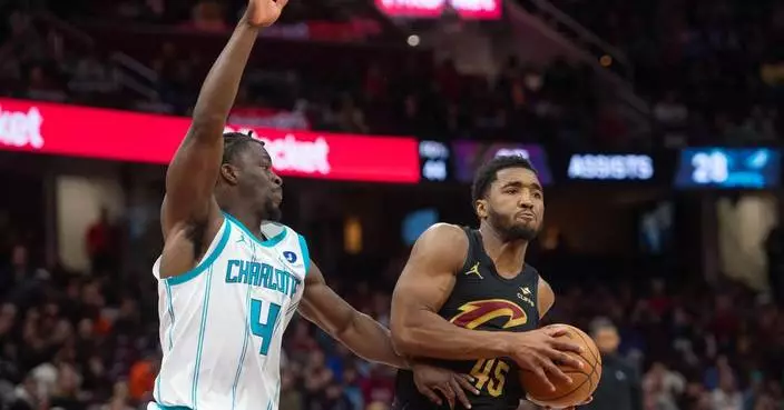 Donovan Mitchell on Cavs being booed at home after loss to Hornets: `I would boo us, too.&#8217;