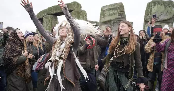 Thousands cheer as the sun rises on winter solstice at Stonehenge