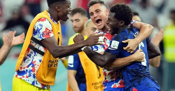 Goalkeeper Sean Johnson signs 1 1/2-year contract with DC United