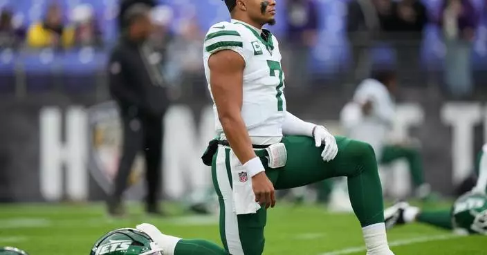 Jets&#8217; Justin Fields out vs. Dolphins due to sore knee and rookie Brady Cook to serve as backup QB
