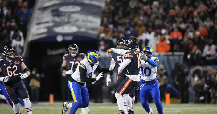 Caleb Williams’ ‘ridiculous’ TD pass draws raves from his coach and teammates after Bears’ loss