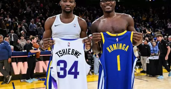 Warriors coach Steve Kerr chatted with Jonathan Kuminga about his uncertain situation