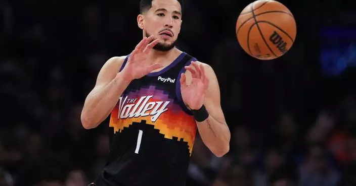 Booker returns from ankle injury to lead the Suns to a 106-99 victory over the slumping Knicks