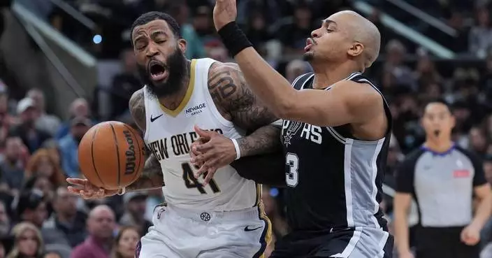 Pelicans squander 20-point lead, rebound to beat Spurs 104-95
