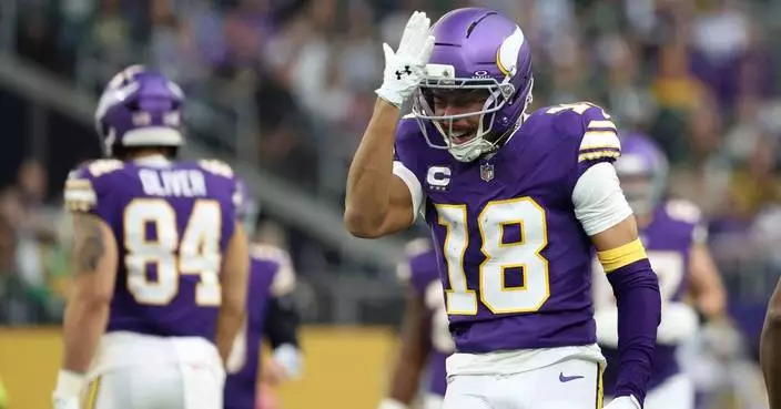 Vikings get Justin Jefferson past the 1,000-yard mark in the final game of a trying season