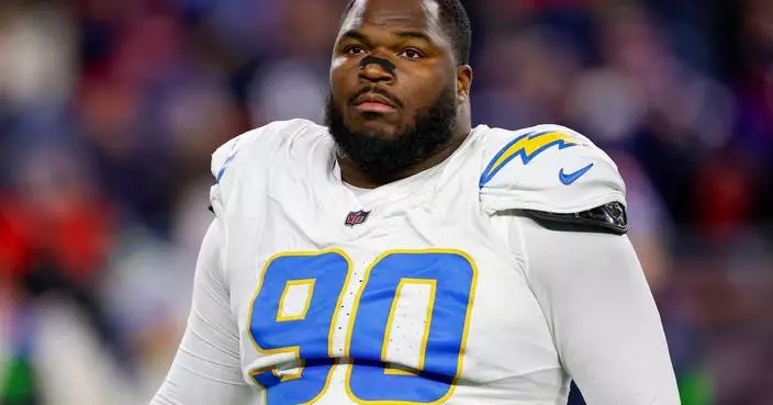 Los Angeles Chargers sign DL Teair Tart to 3-year contract extension