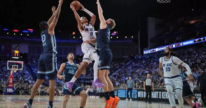Heckler yells ‘leave Greenland alone!’ during US national anthem at NBA game in London