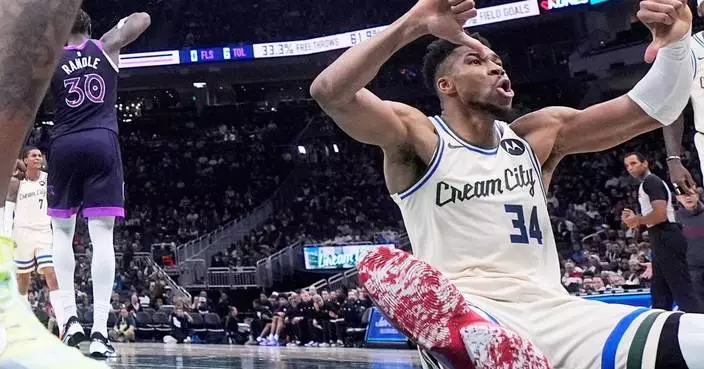 Antetokounmpo responds with boos of his own after home crowd jeers Bucks during lopsided loss