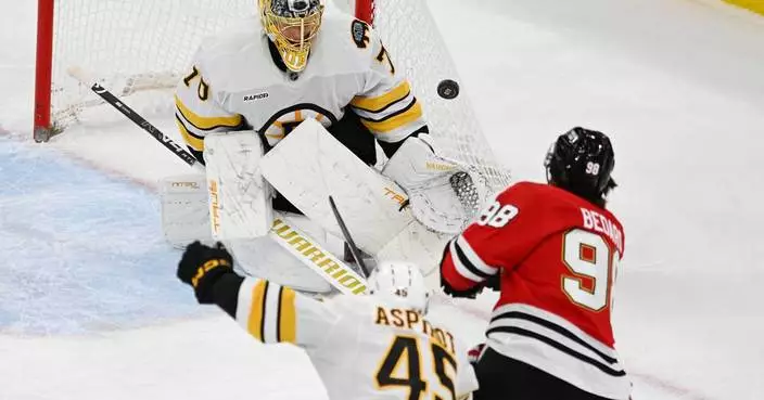Bruins beat Blackhawks 5-2, extend winning streak to six games